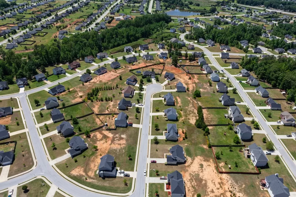 Large homes with large yards in suburban cul-de-sac near Atlanta, Georgia.